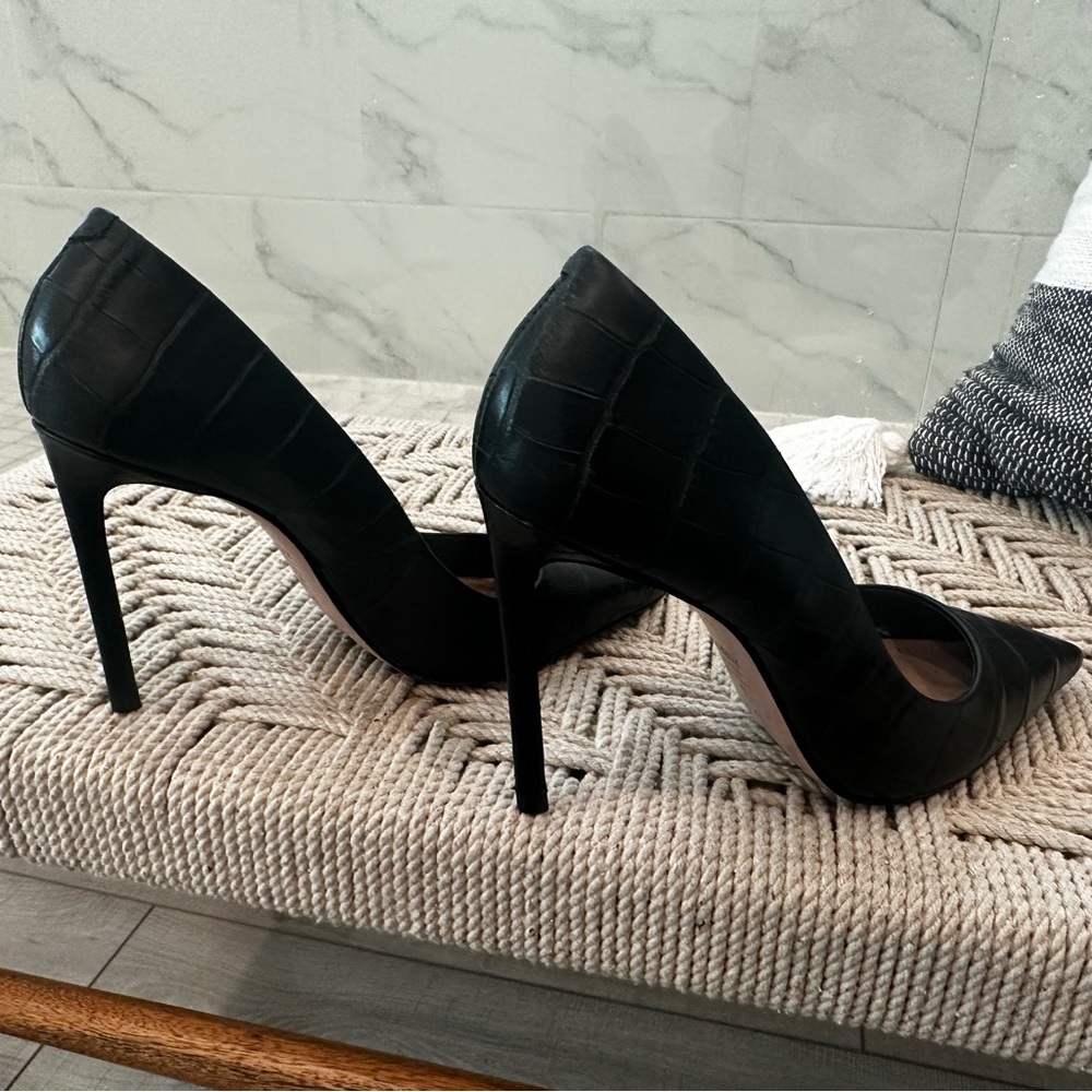 Lou Black SCHUTZ Croco Leather Size 7